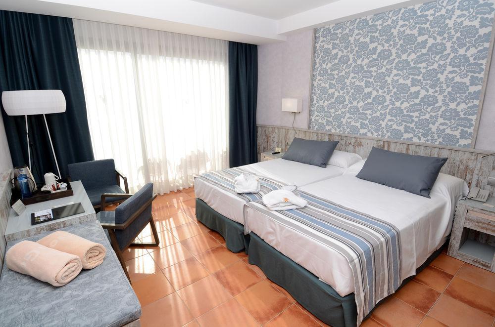 Hotel Catalonia Ses Estaques - Adults Only Santa Eularia des Riu Zewnętrze zdjęcie