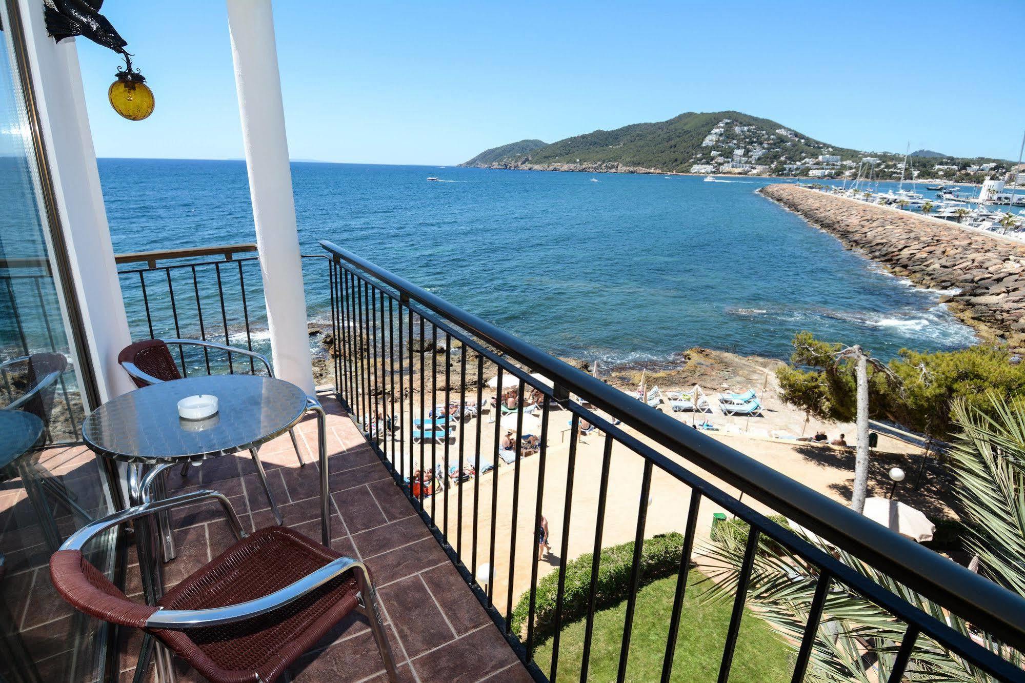 Hotel Catalonia Ses Estaques - Adults Only Santa Eularia des Riu Zewnętrze zdjęcie